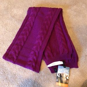 Beautiful NWT Purple scarf by Icebreaker